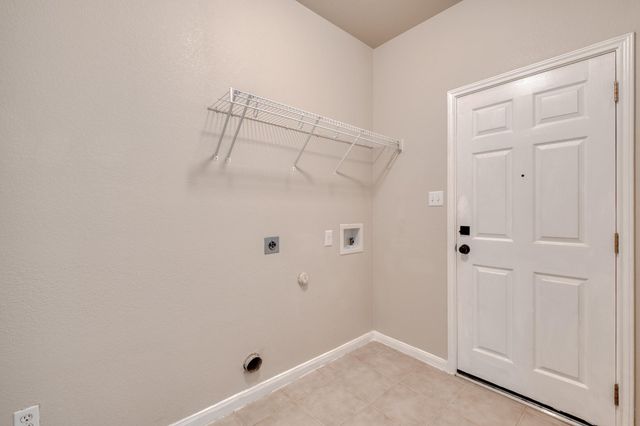 211 Hanstrom DR, Hutto, TX 78634