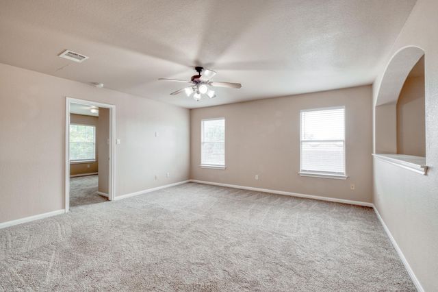 211 Hanstrom DR, Hutto, TX 78634