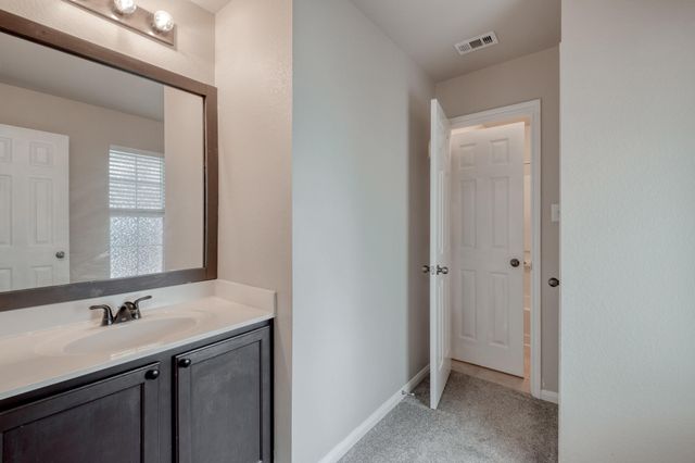 211 Hanstrom DR, Hutto, TX 78634
