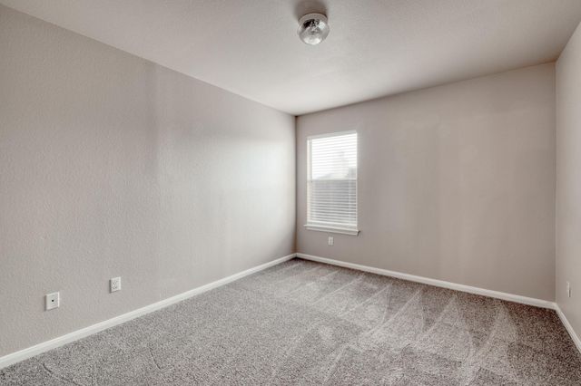 211 Hanstrom DR, Hutto, TX 78634