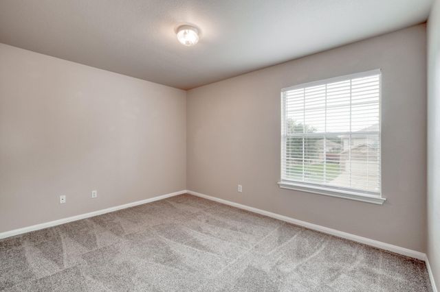 211 Hanstrom DR, Hutto, TX 78634