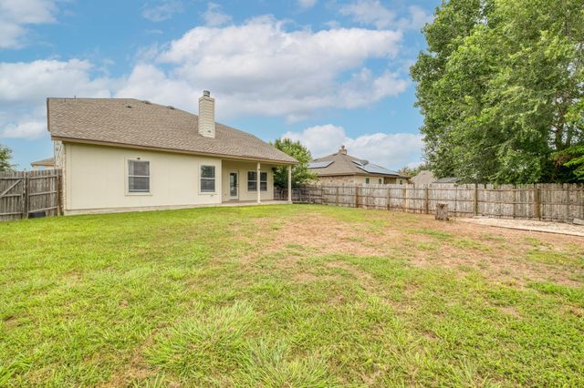 211 Hanstrom DR, Hutto, TX 78634