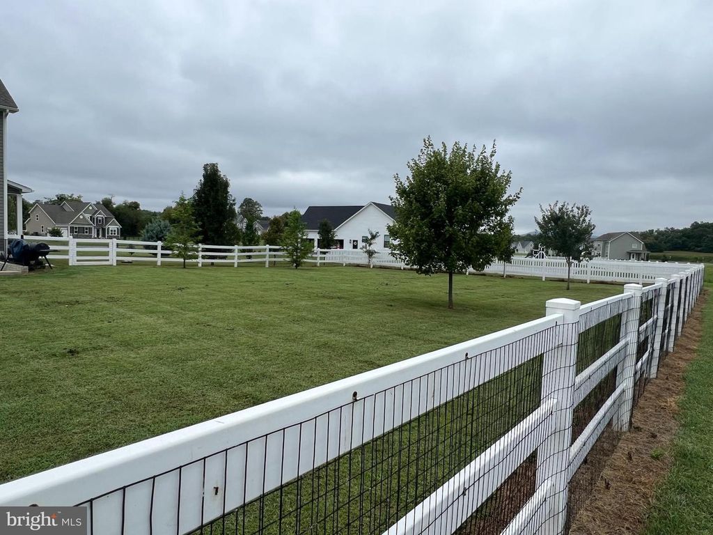 Image 3 of property listing at 215 VARICK TRL, Hedgesville, WV 25427