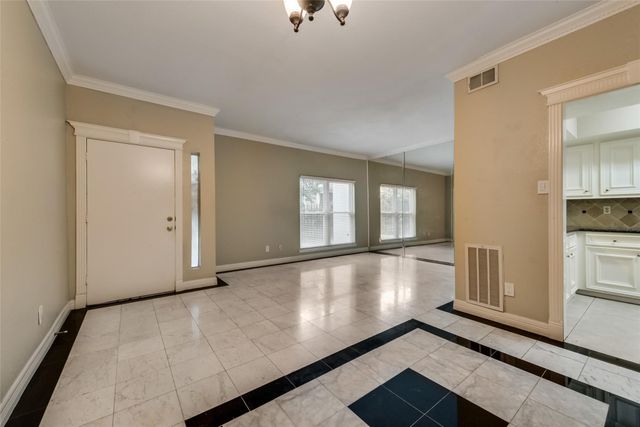 1300 Augusta Drive 28, Houston, TX 77057