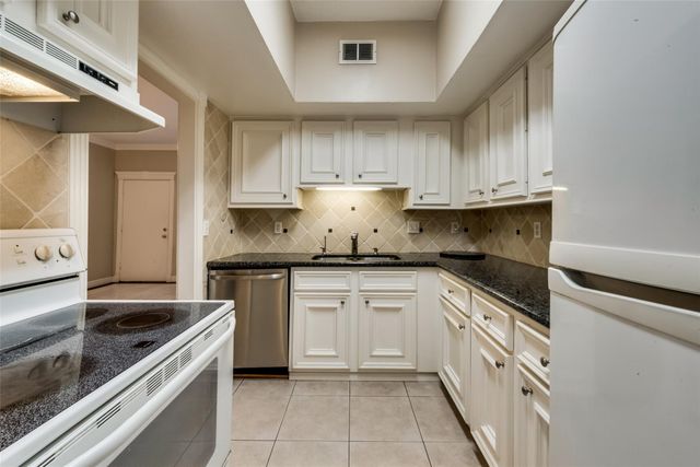 1300 Augusta Drive 28, Houston, TX 77057