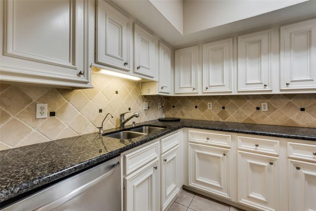 1300 Augusta Drive 28, Houston, TX 77057