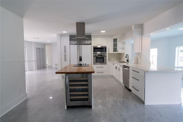 10860 SW 116th St, Miami, FL 33176