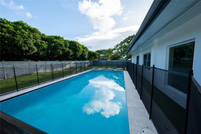 10860 SW 116th St, Miami, FL 33176