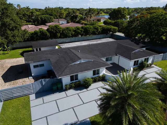 10860 SW 116th St, Miami, FL 33176