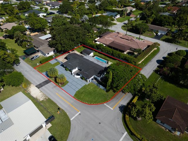 10860 SW 116th St, Miami, FL 33176