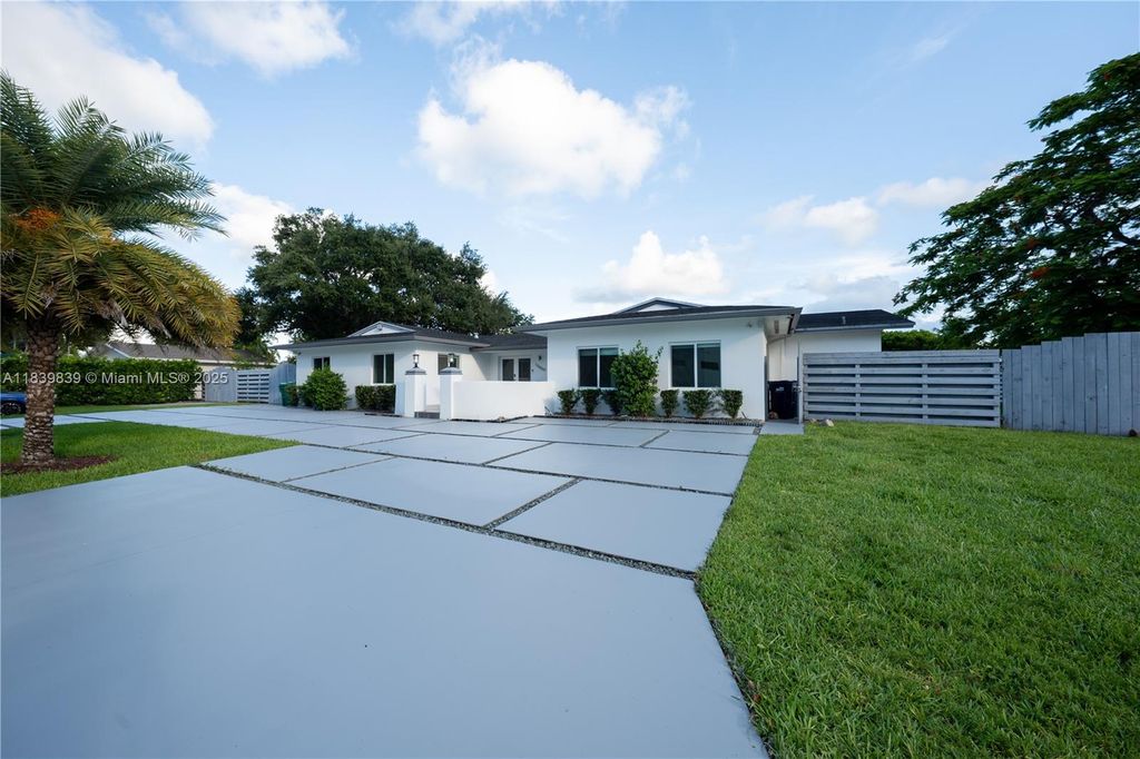 10860 SW 116th St, Miami, FL 33176