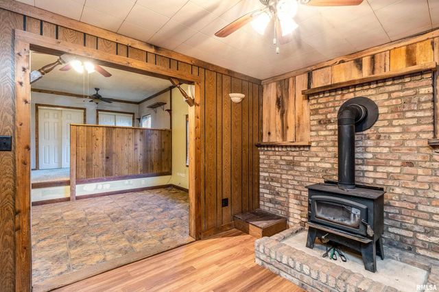 308 S Spillertown Road, Marion, IL 62959