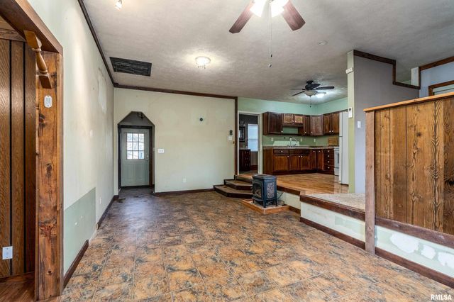 308 S Spillertown Road, Marion, IL 62959