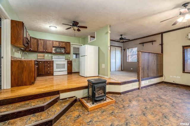 308 S Spillertown Road, Marion, IL 62959