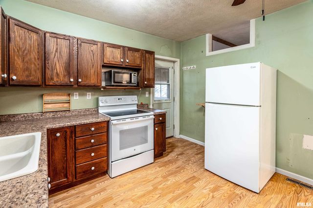 308 S Spillertown Road, Marion, IL 62959