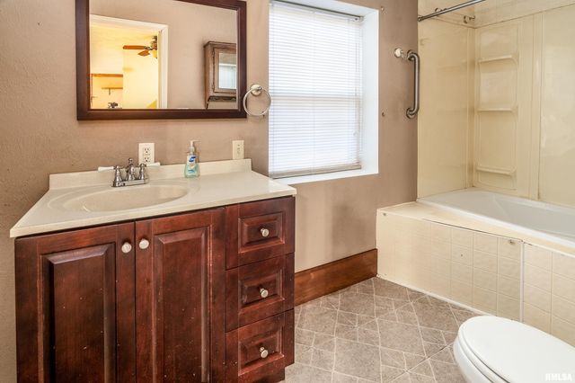 308 S Spillertown Road, Marion, IL 62959