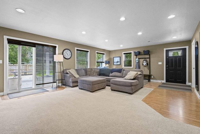 107 W SUMNER STREET, Weyauwega, WI 54983