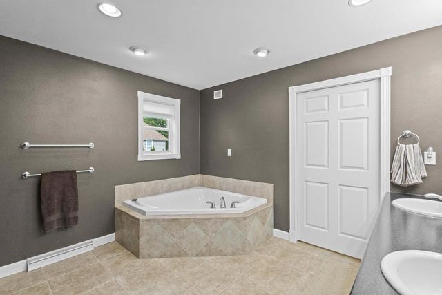 107 W SUMNER STREET, Weyauwega, WI 54983