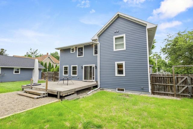 107 W SUMNER STREET, Weyauwega, WI 54983