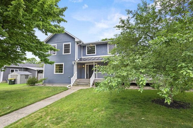 107 W SUMNER STREET, Weyauwega, WI 54983