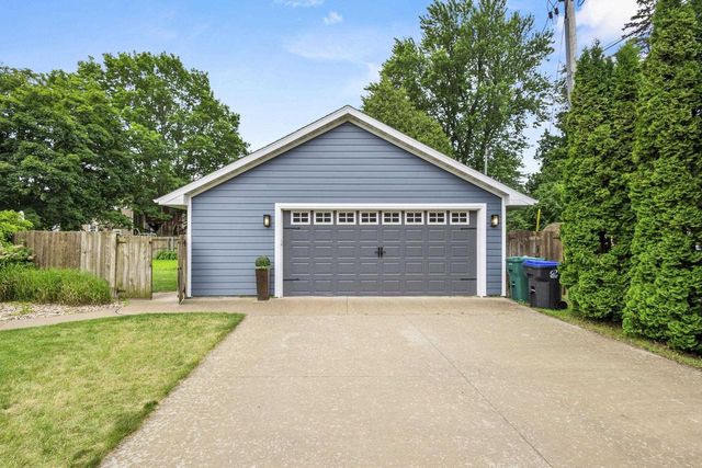 107 W SUMNER STREET, Weyauwega, WI 54983