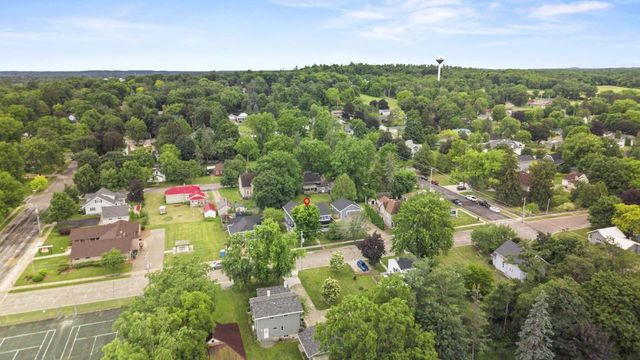 107 W SUMNER STREET, Weyauwega, WI 54983