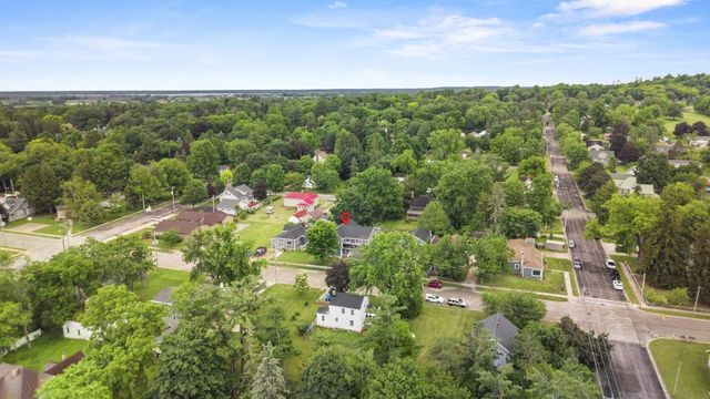 107 W SUMNER STREET, Weyauwega, WI 54983