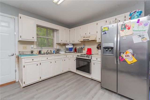 688 Shoreline Drive, Lexington, NC 27292