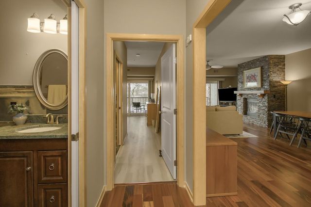 10806 S Shore Drive 109, Plymouth, MN 55441