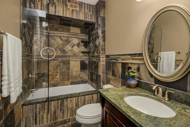 10806 S Shore Drive 109, Plymouth, MN 55441