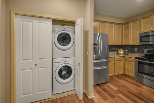 10806 S Shore Drive 109, Plymouth, MN 55441