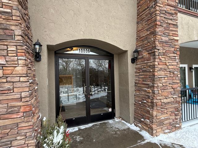 10806 S Shore Drive 109, Plymouth, MN 55441