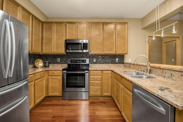 10806 S Shore Drive 109, Plymouth, MN 55441