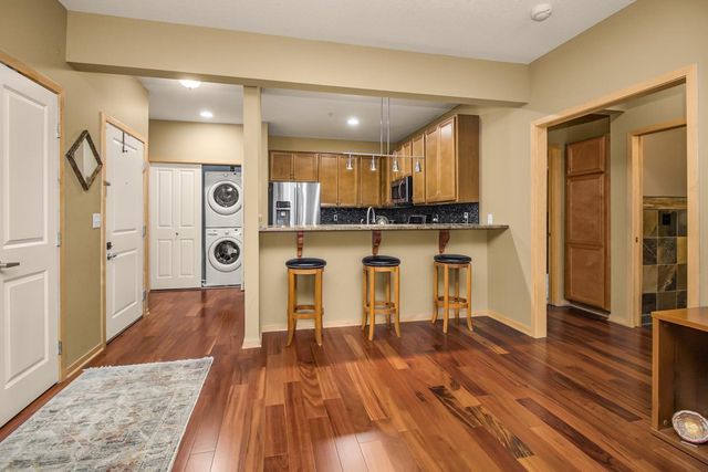 10806 S Shore Drive 109, Plymouth, MN 55441