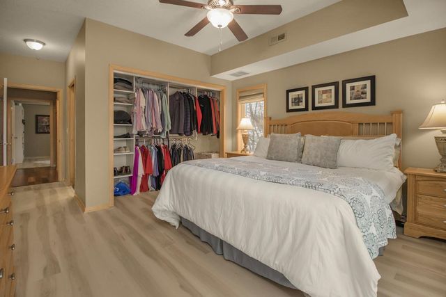 10806 S Shore Drive 109, Plymouth, MN 55441