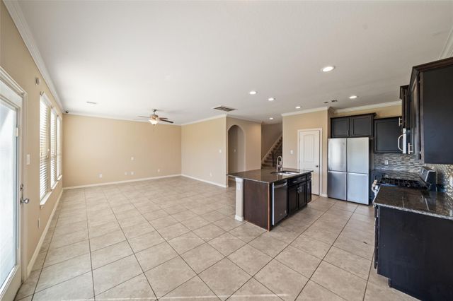 667 Oak Circle Drive E, Conroe, TX 77301