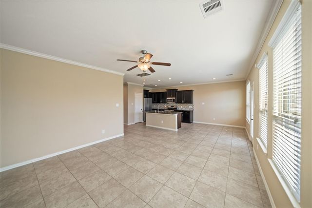 667 Oak Circle Drive E, Conroe, TX 77301