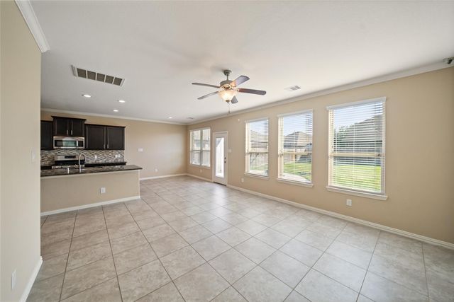 667 Oak Circle Drive E, Conroe, TX 77301