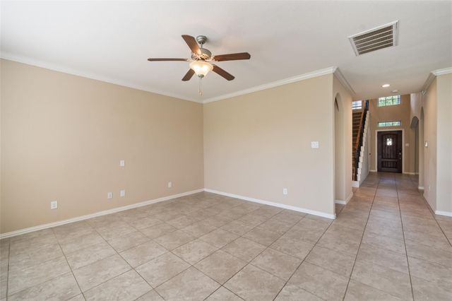 667 Oak Circle Drive E, Conroe, TX 77301