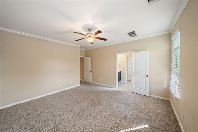 667 Oak Circle Drive E, Conroe, TX 77301