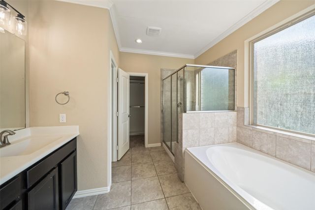 667 Oak Circle Drive E, Conroe, TX 77301