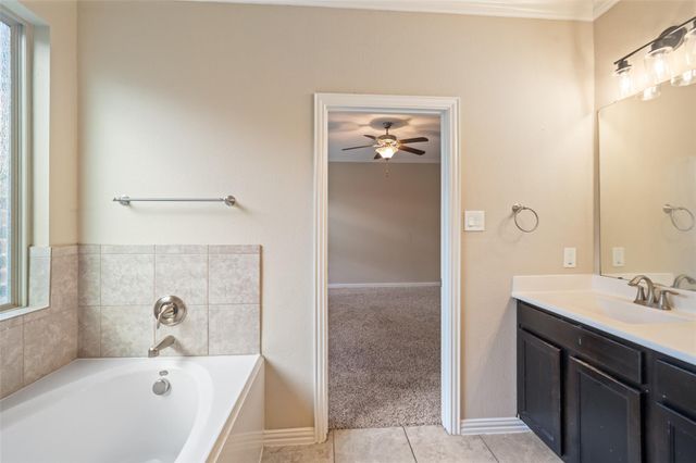 667 Oak Circle Drive E, Conroe, TX 77301