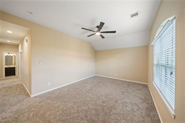 667 Oak Circle Drive E, Conroe, TX 77301