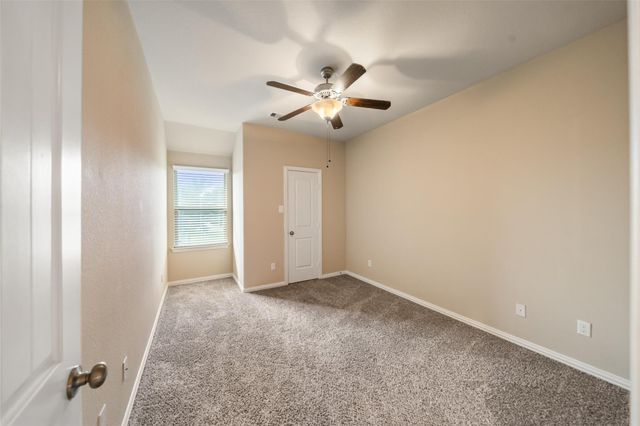 667 Oak Circle Drive E, Conroe, TX 77301