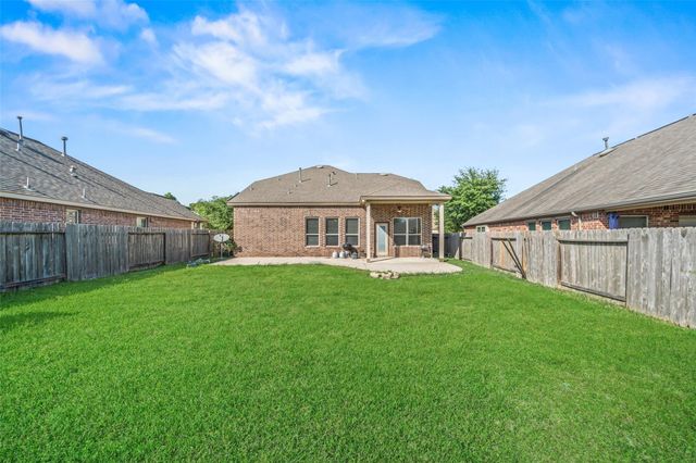 667 Oak Circle Drive E, Conroe, TX 77301
