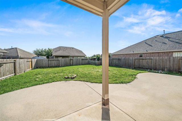 667 Oak Circle Drive E, Conroe, TX 77301