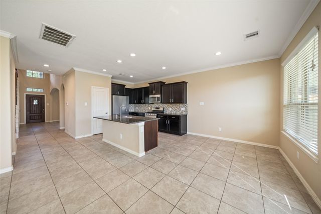 667 Oak Circle Drive E, Conroe, TX 77301