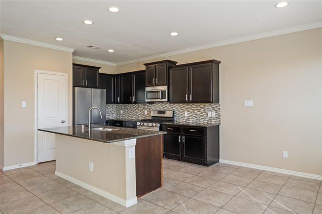 667 Oak Circle Drive E, Conroe, TX 77301