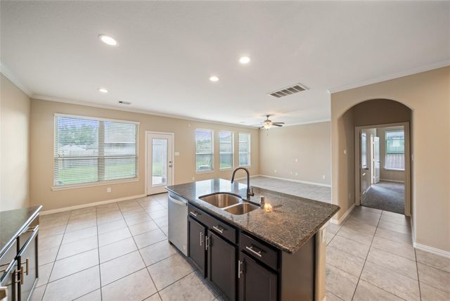 667 Oak Circle Drive E, Conroe, TX 77301