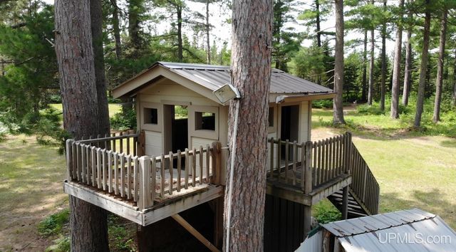2072 Ff Hwy 16 Road, Iron River, MI 49935